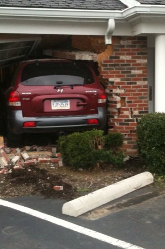 Car crashes into Hermitage doctor's office