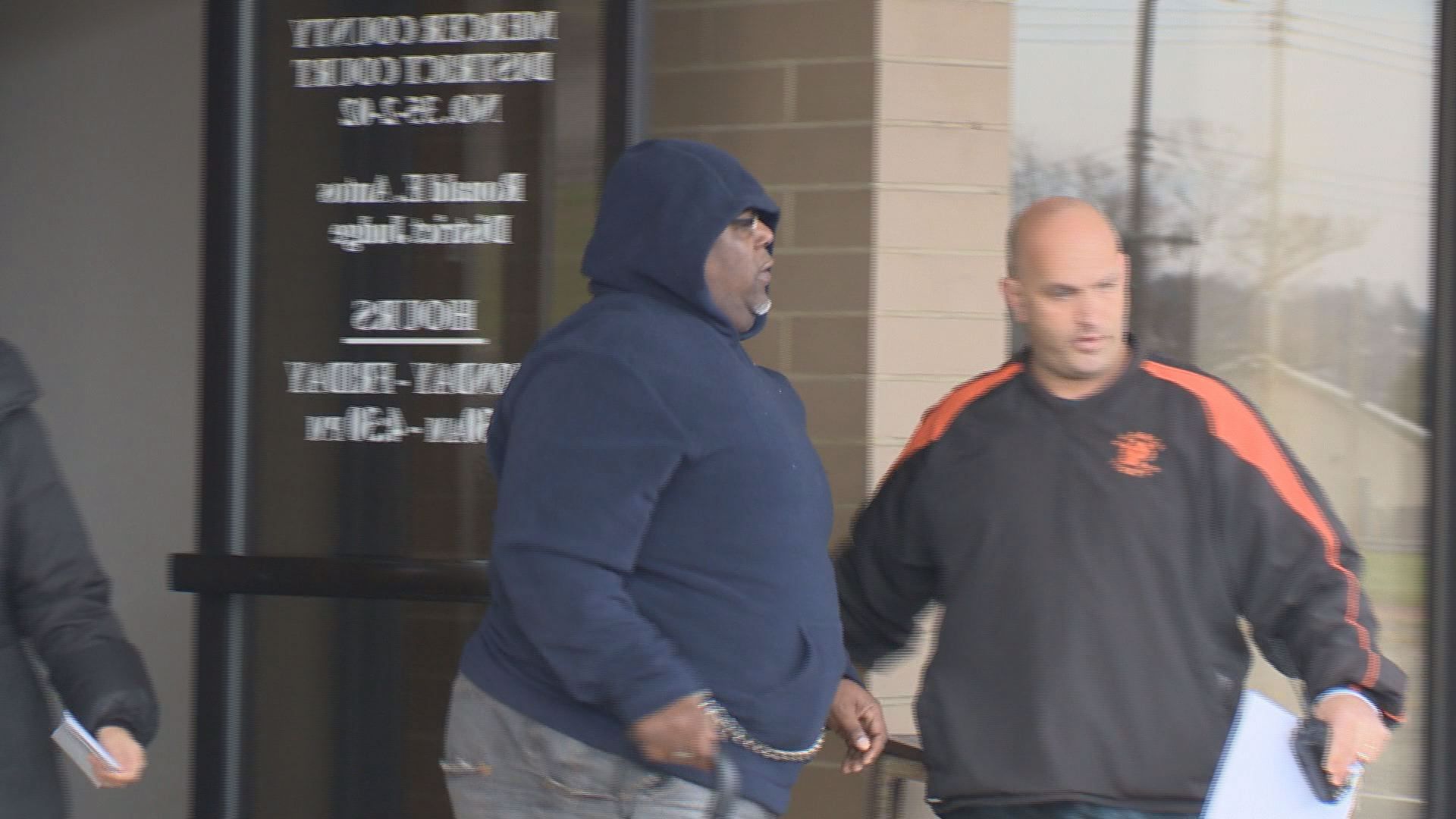 Suspected Sharon bank robber surrenders to police