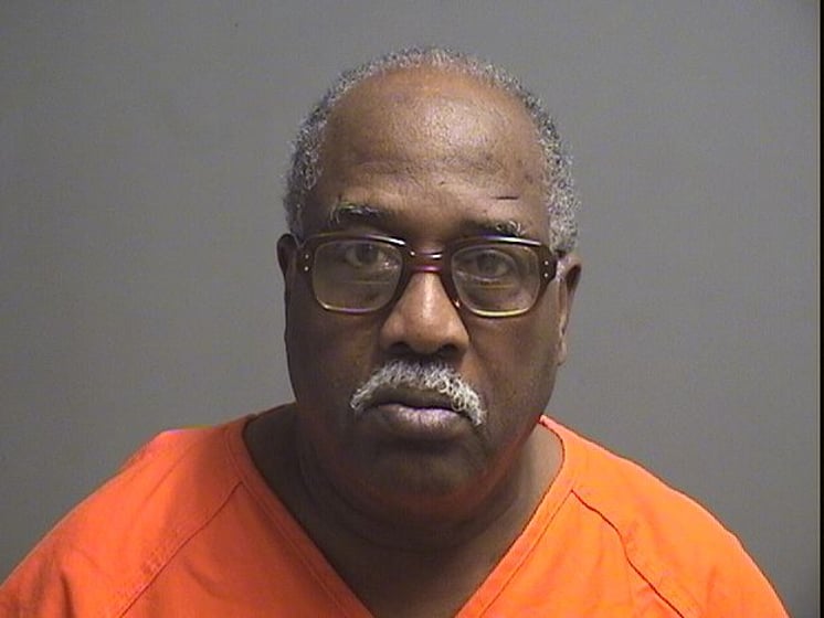 Youngstown Vice Unit finds cash in trash bag during South Side r Youngstown Vice Unit finds cash in trash bag during South Side r