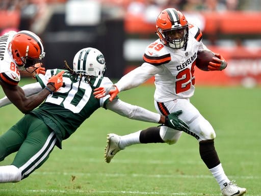 Jets QB JOSH McCOWN completes a pass to Bilal Powell