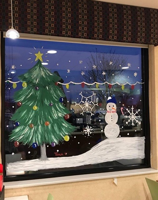 Boardman students decorate hospital windows for the holidays - WFMJ.com