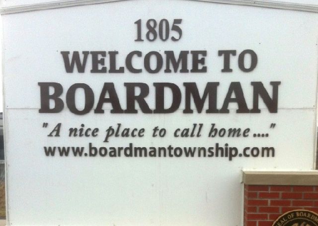 Small businesses host 'Merry on Market' crawl in Boardman