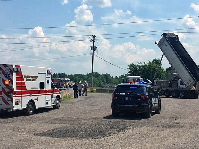 Dump truck strikes line, causes loud booms, power outages - WFMJ.com