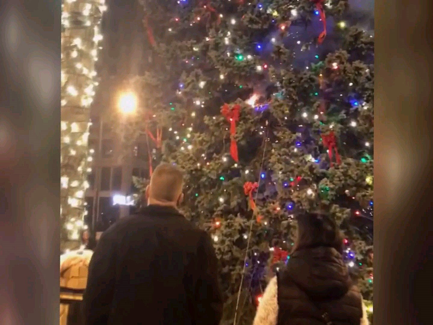 Youngstown Christmas tree catches fire following parade