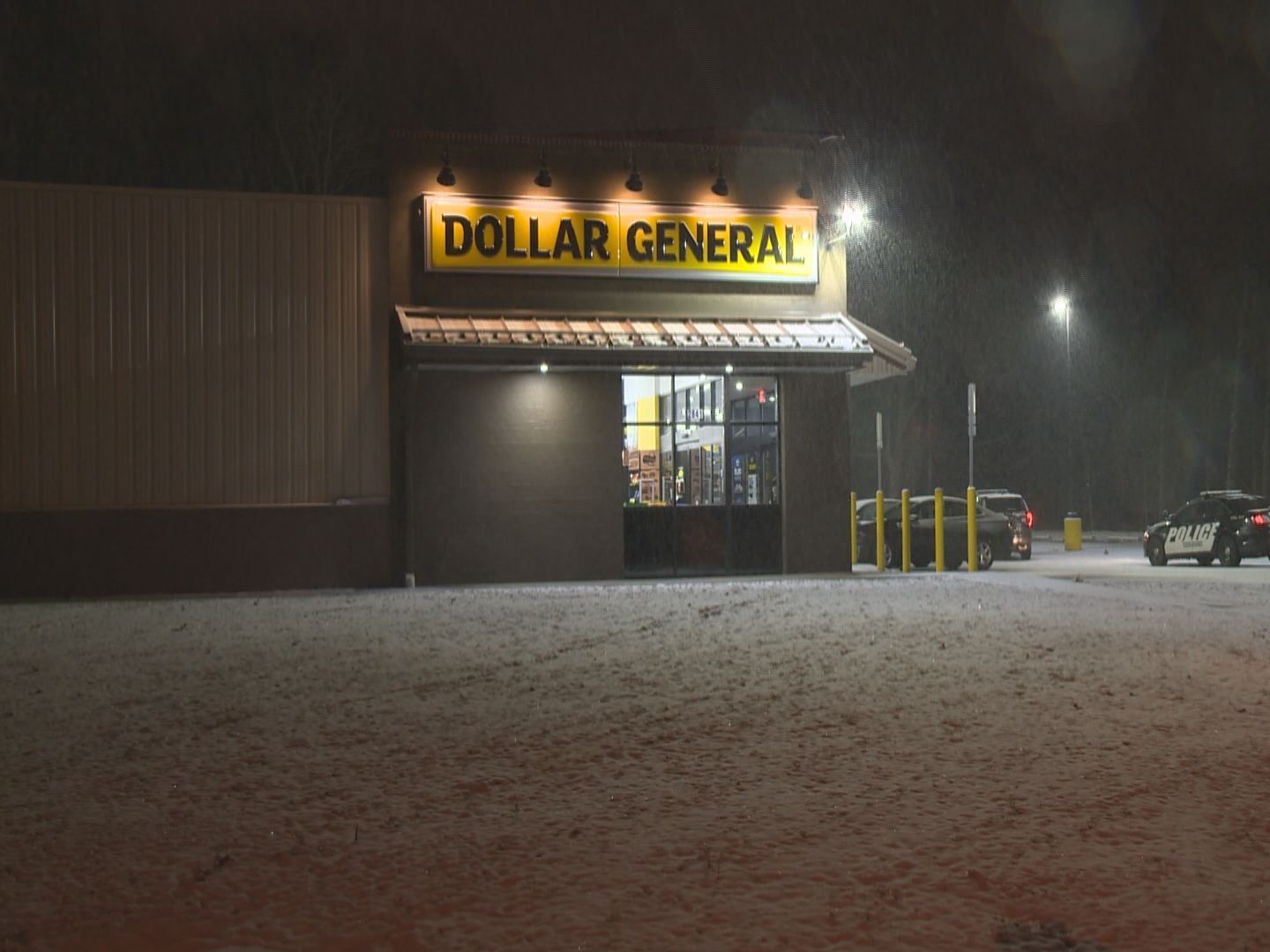 Warren police investigate armed robbery at Dollar General