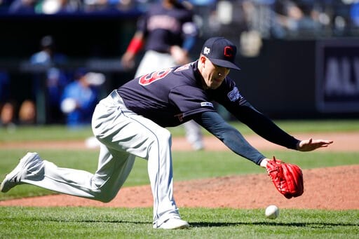 Indians top Royals for 1st 4-game sweep at Kauffman Stadium