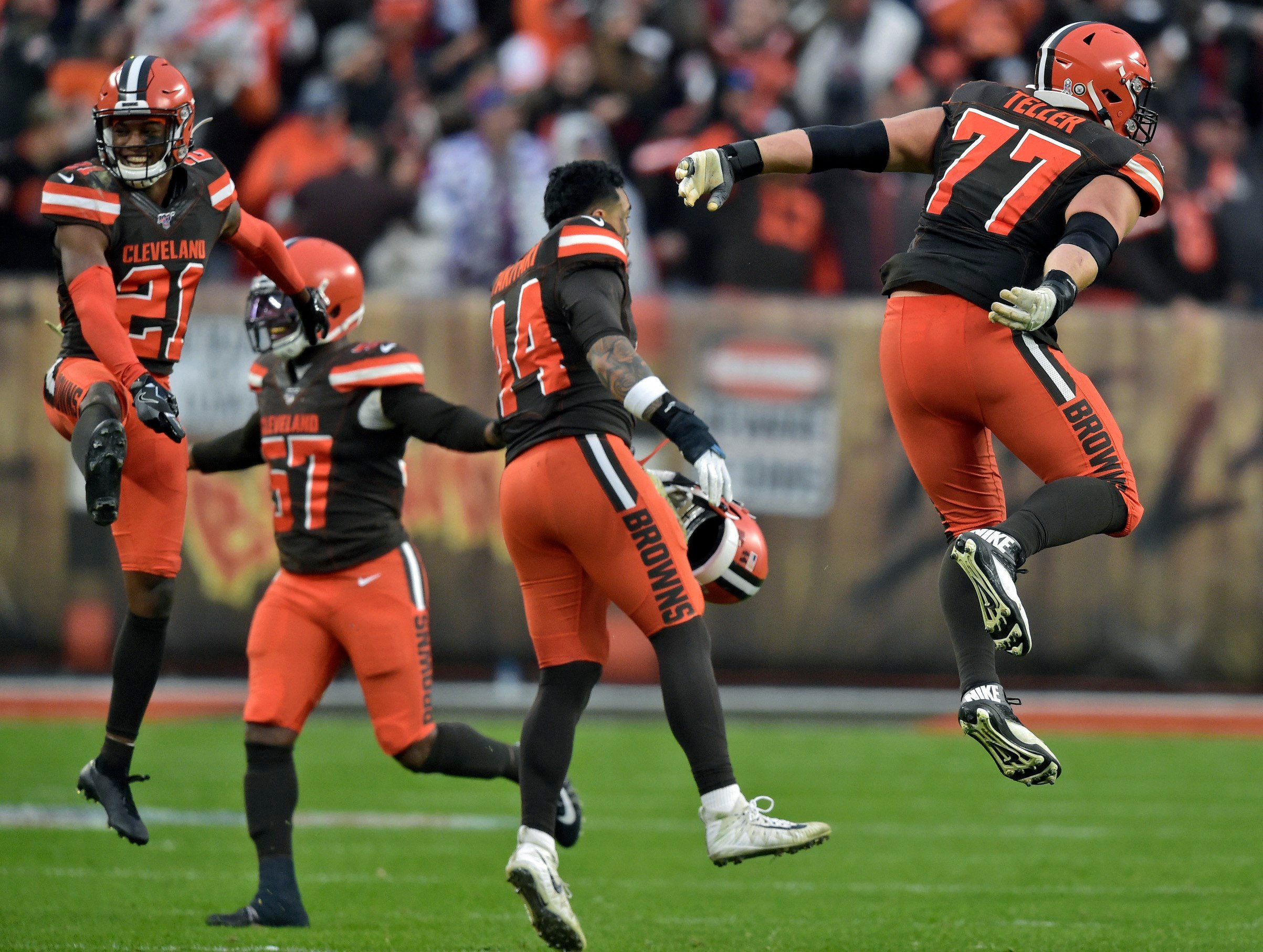 Browns hold off Bills 19-16 to end 4-game slide 