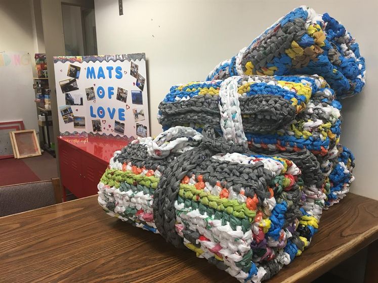 Hubbard Volunteers Create Mats Of Love For The Homeless Wfmj Com