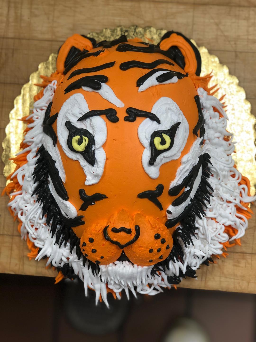 Tiger Face Cake - Decorated Cake by MsTreatz - CakesDecor