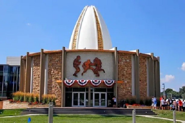 Pro Football Hall Of Fame Debuts Tom Benson Hall Of Fame Stadium