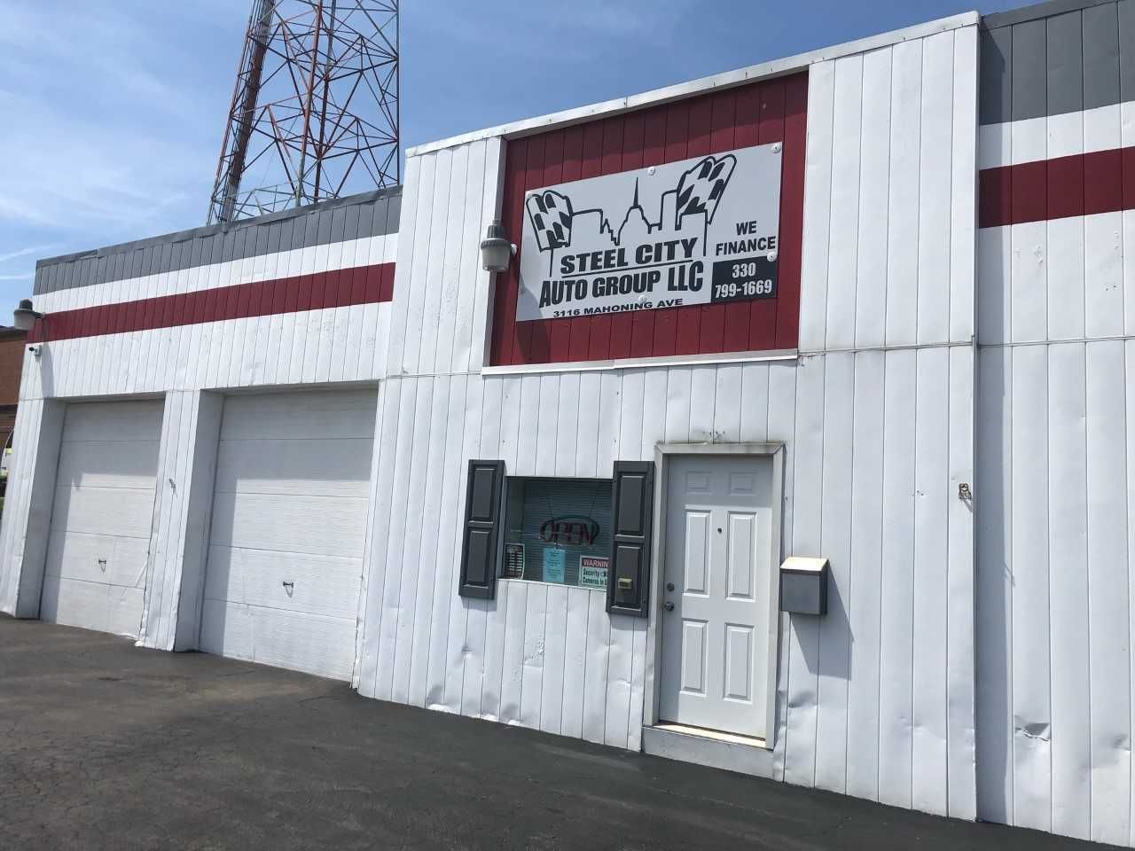 Several vehicles destroyed in Youngstown parking lot; arson suspected