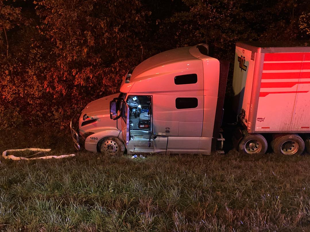 Semi leaks fuel after going off road along I-80 in Trumbull - WFMJ