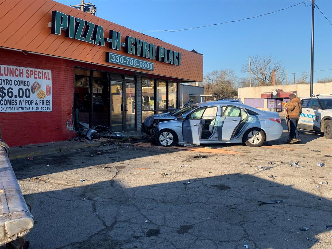 Youngstown restaurant damaged after car hits building