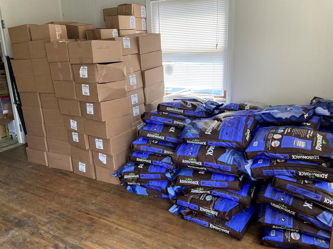 Motorcycle club donates 4,400 pounds of dog food to Austintown rescue