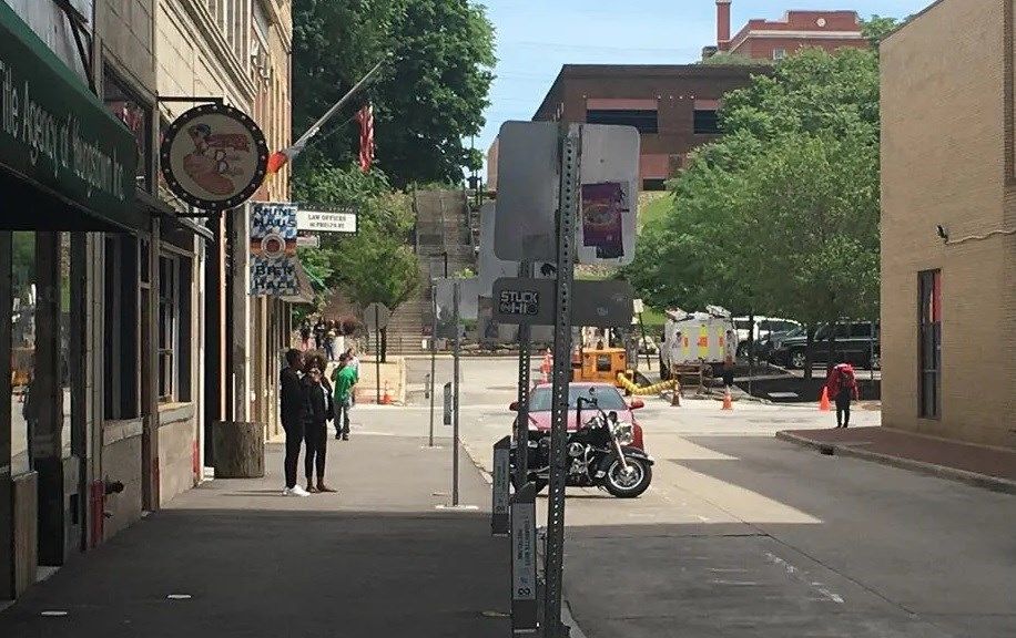 Youngstown Flea shopping event to compliment tree lighting