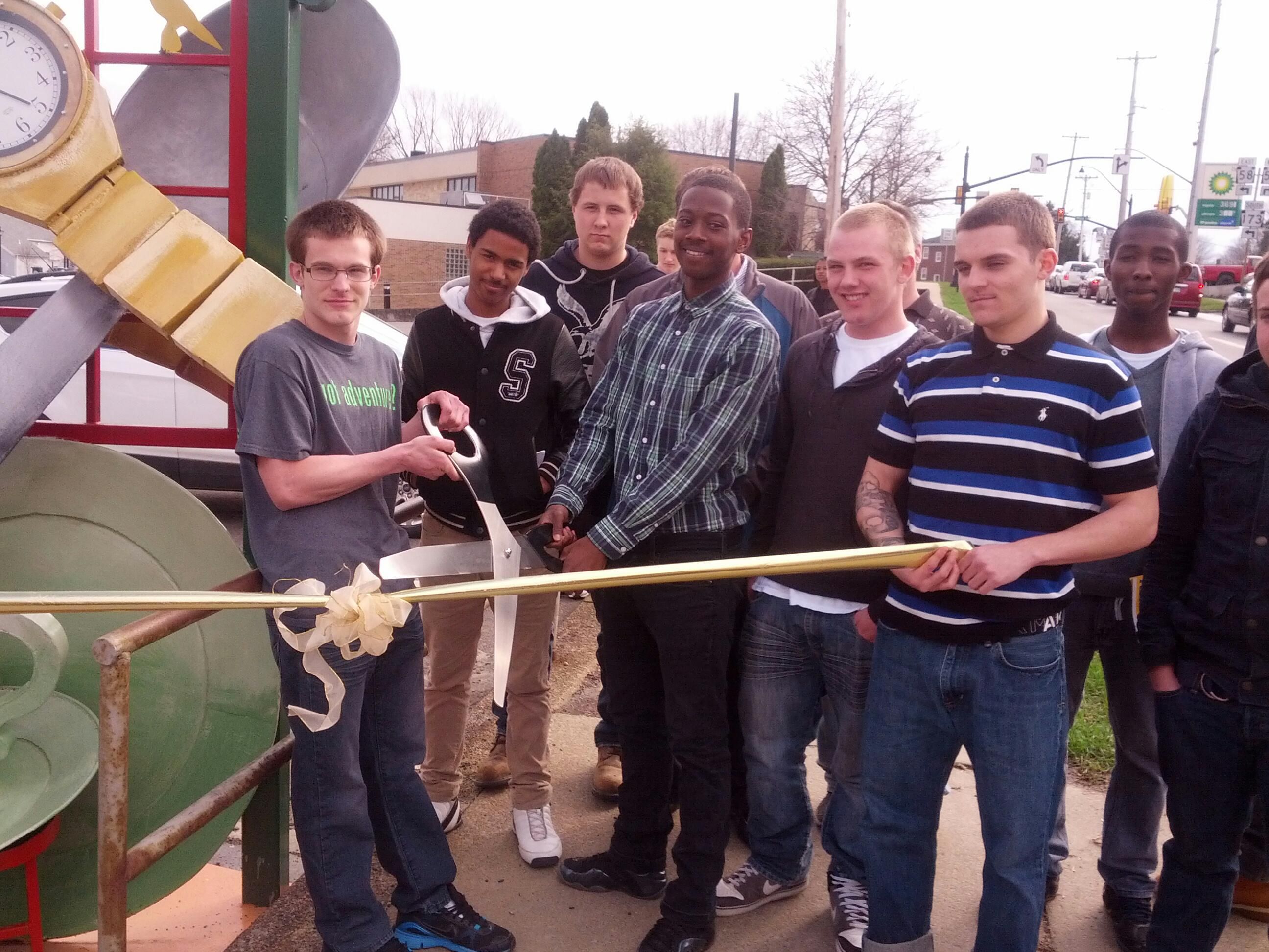 Parking lot sculptures unveiled in Grove City