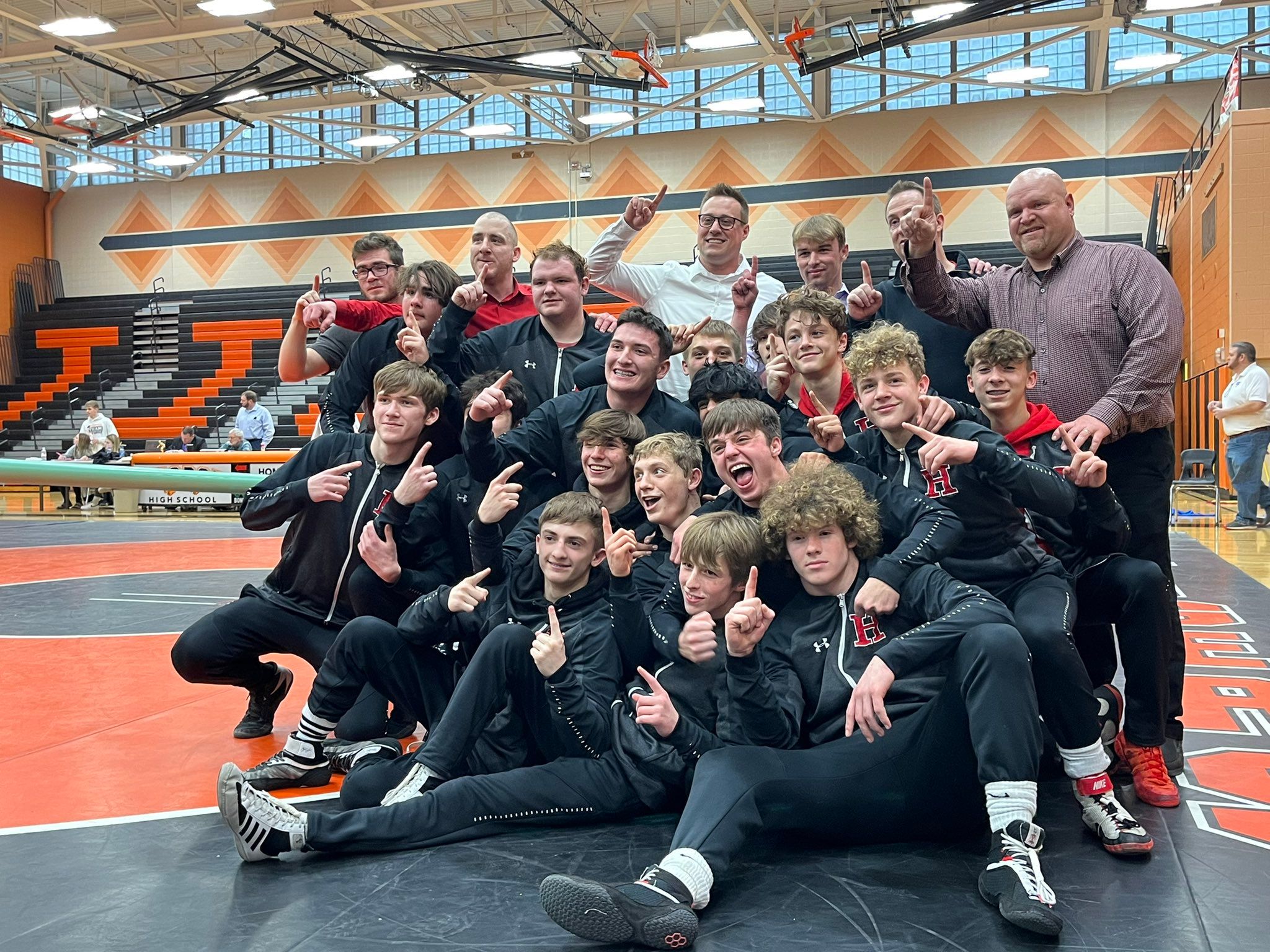 Hickory Takes District 10 Wrestling Crown For The First Time WFMJ hickory-takes-district-10-wrestling-crown-for-the-first-time-wfmj