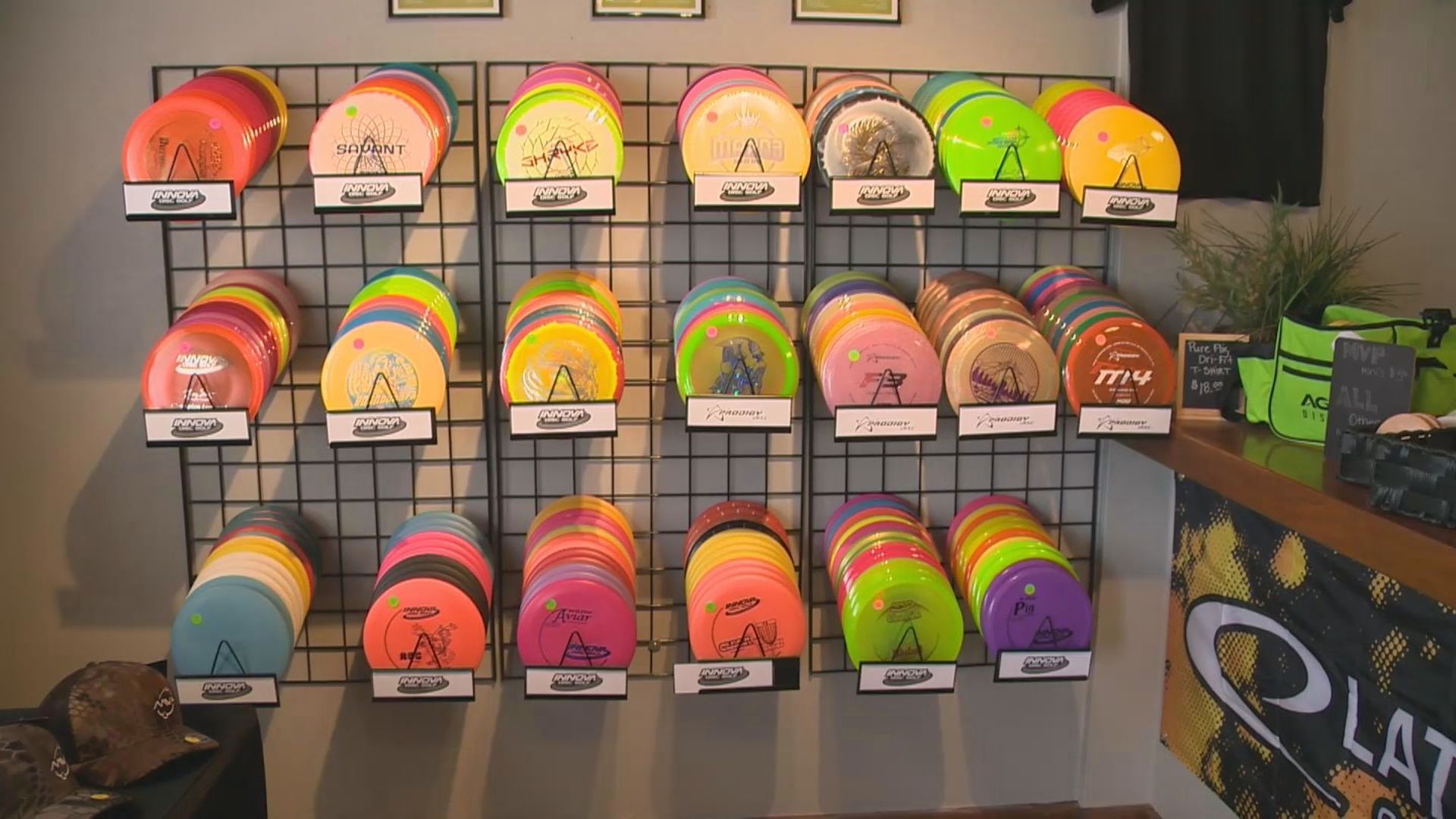 Disc golf shop opens in Hubbard, the first of its kind in the Valley