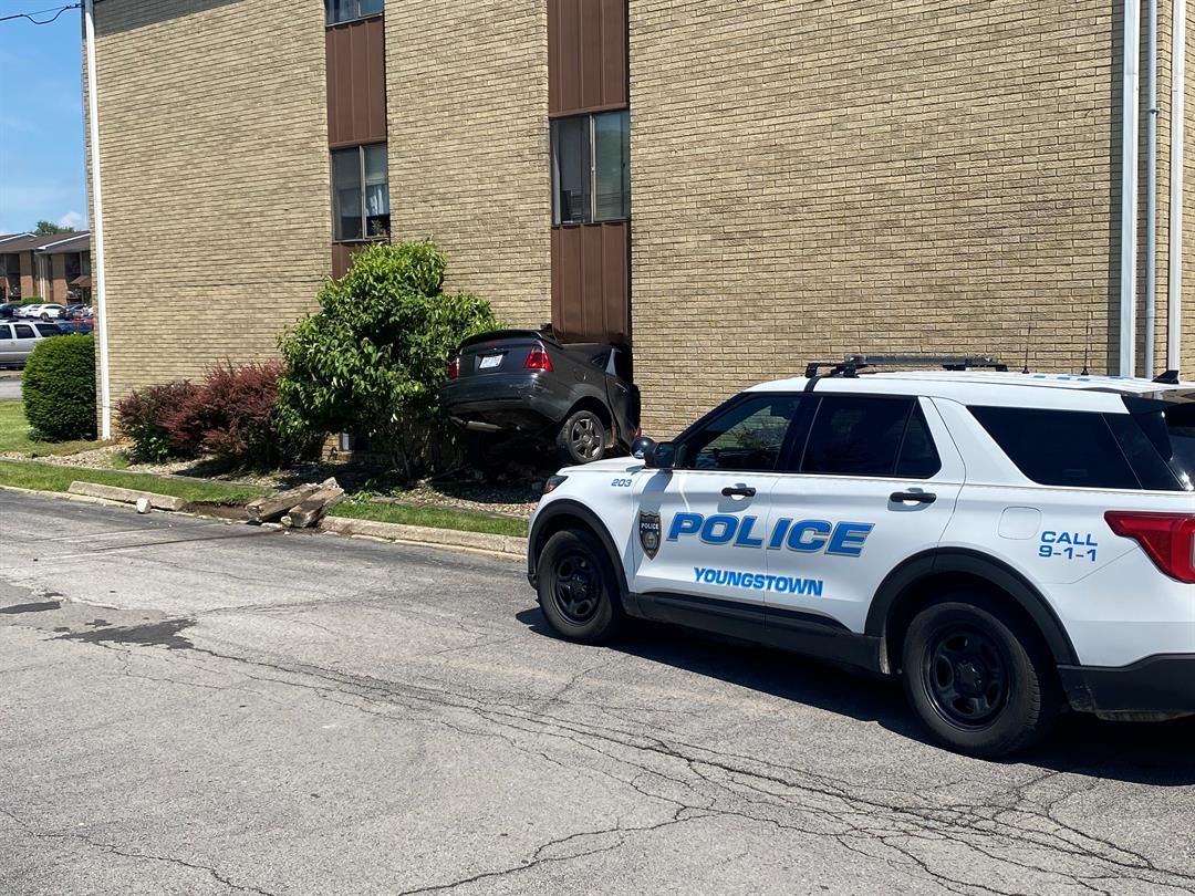 Section of Youngstown apartment boarded up after car crashes through