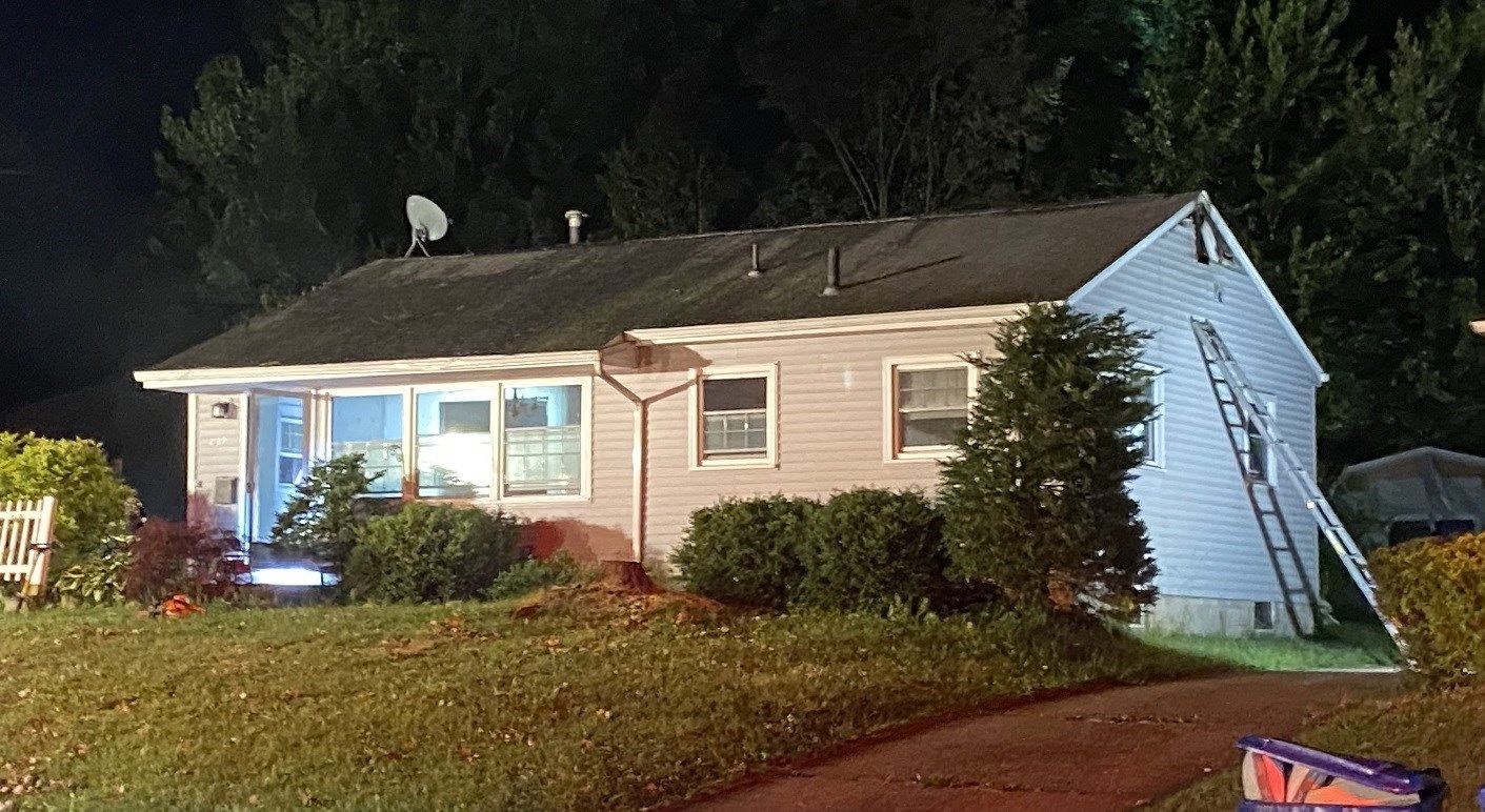 Fire breaks out in Hubbard home