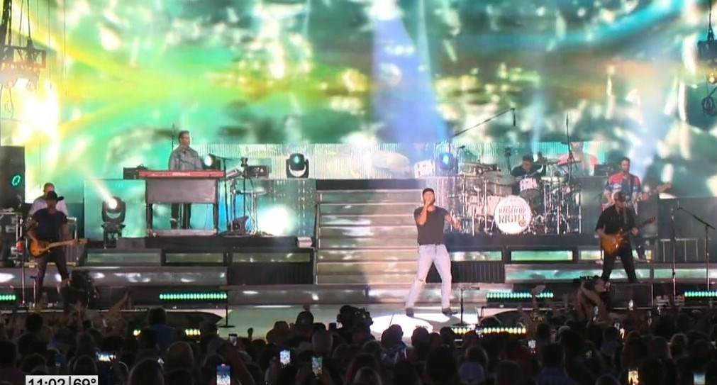 More than 20,000 attend Luke Bryan YLive concert in downtown