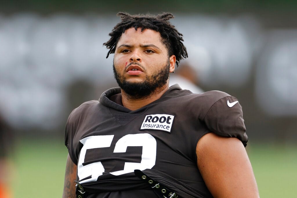 Cleveland Browns place starting center Ethan Pocic on injured reserve