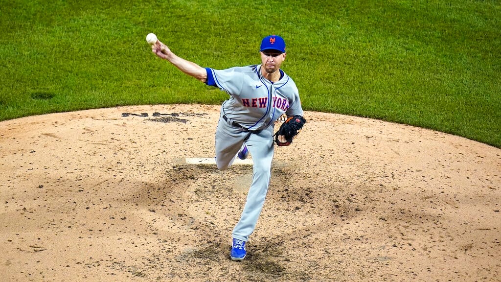 theScore on Instagram: “Jacob deGrom and the Mets dominate the Pirates,  winning back-to-back games in a doubleheader. 😤”