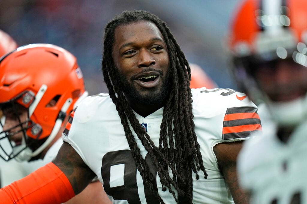 Browns send Jadeveon Clowney home after critical comments