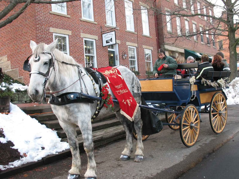 Christmas Candlelightings in Historic Roscoe Village - WFMJ.com News ...