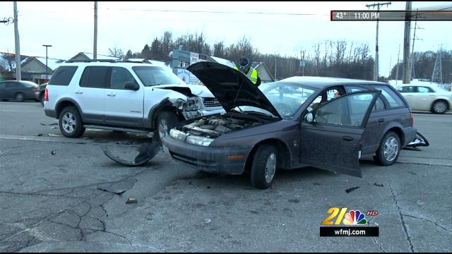 2 car crash in Boardman sends 2 to the hospital - WFMJ.com