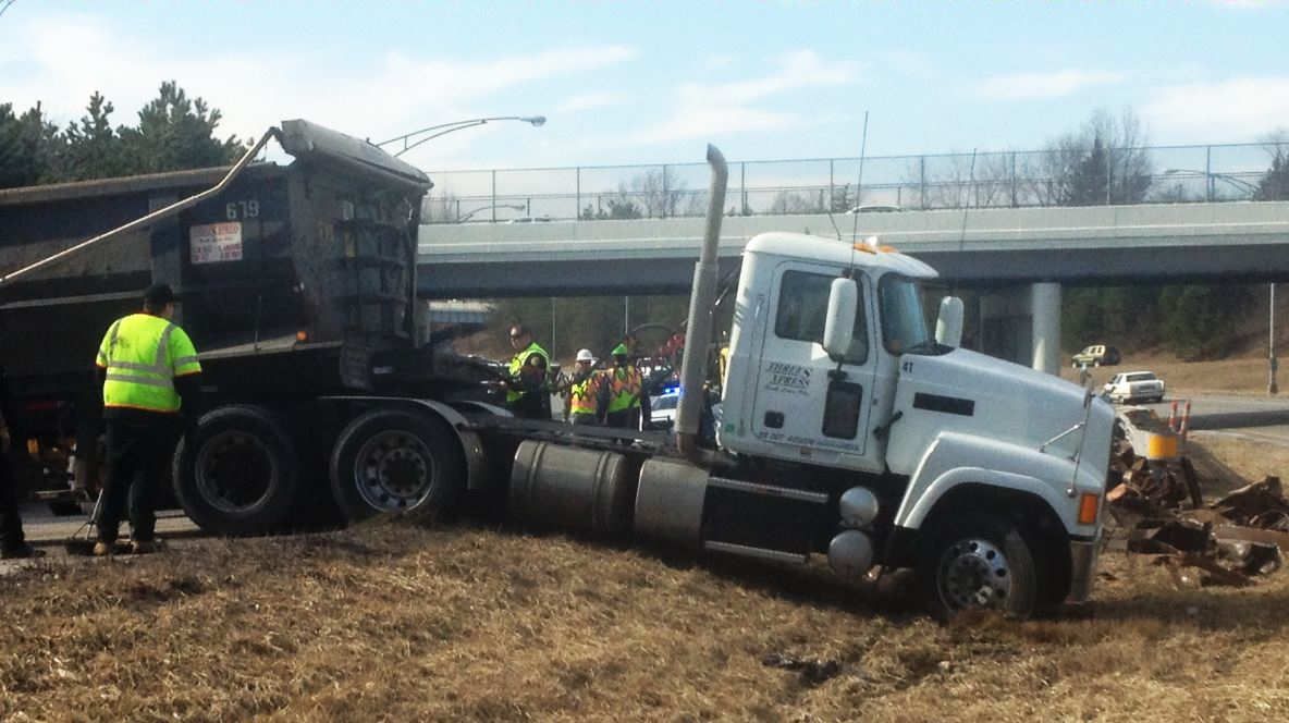 Jackknifed tractor trailer backs up I680 traffic in Youngstown