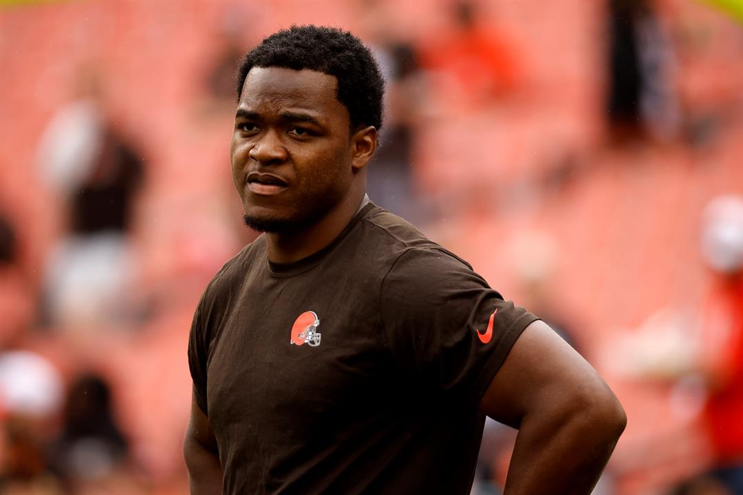 Browns WR Amari Cooper leaves practice with groin injury