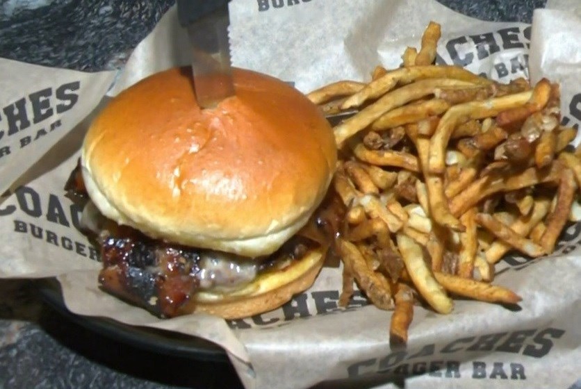 Coaches Burger Bar in Liberty, Ohio: A Local Gem for Burger Lovers