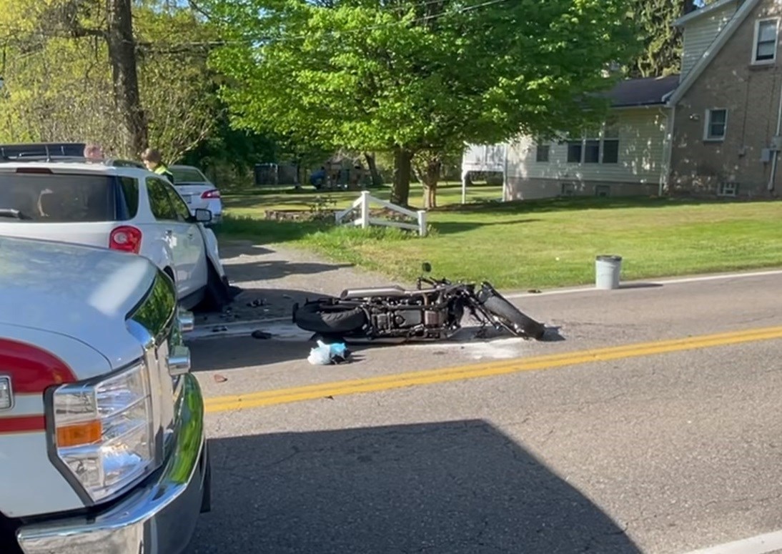 VIDEO: SUV and motorcycle crash on Crestview Road in Columbiana – WFMJ