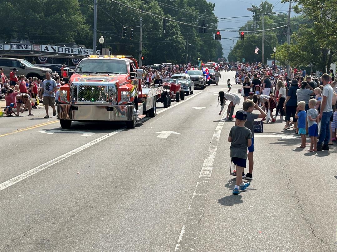 SLIDESHOW Howland 4th of July Parade