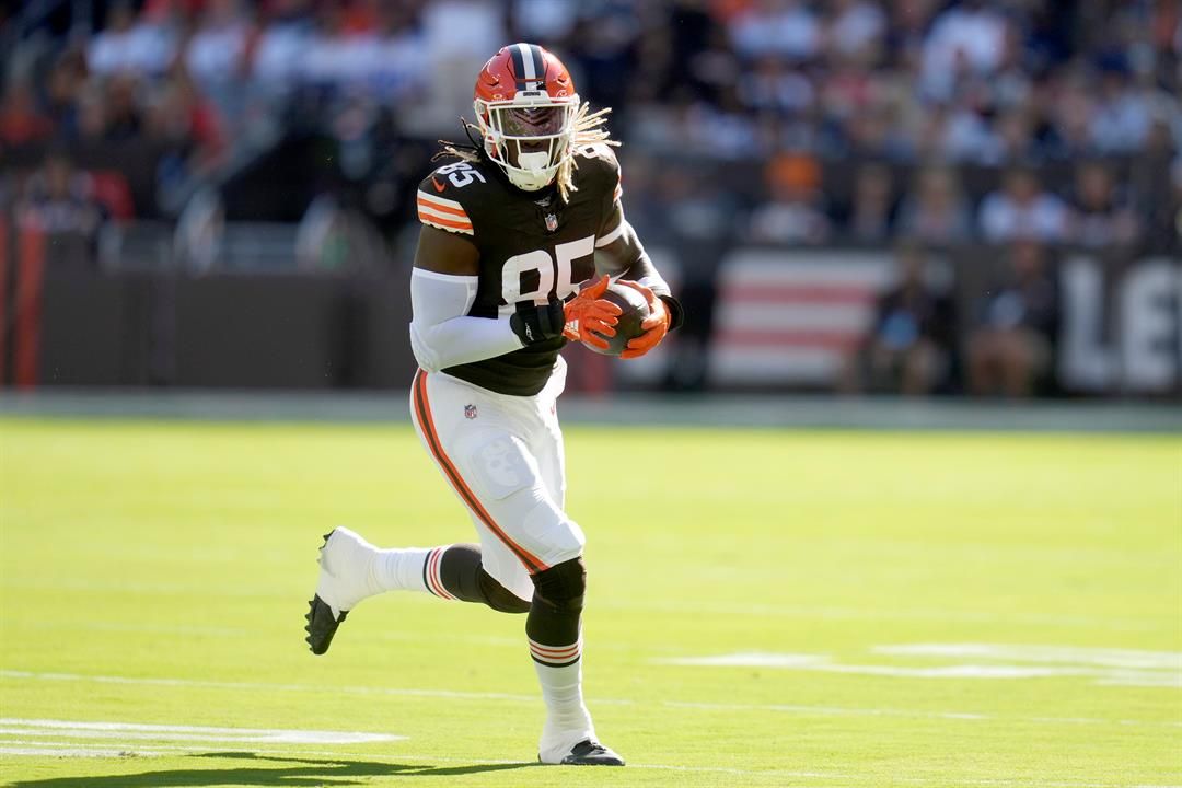 Browns TE David Njoku posts farewell on social media