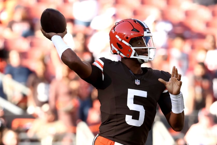 Cleveland Browns quarterback Jameis Winston (5) looks to throw the ball during an NFL football game against the Cincinnati Bengals, Sunday, Oct. 20, 2024, in Cleveland.
