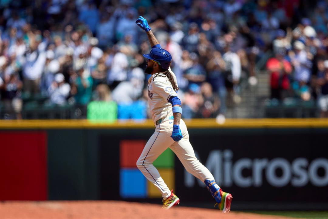 Crawford hits a grand slam, Hancock tosses 7 scoreless and the Mariners beat the Guardians 6-0