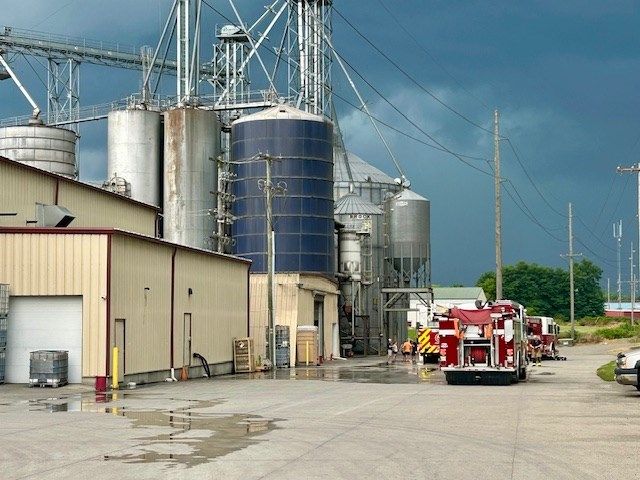 Crews respond to fire at grain company building in Salem