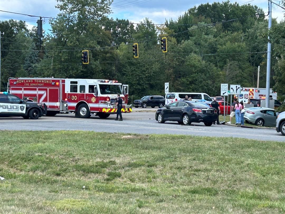 Multi-vehicle crash blocks Howland intersection