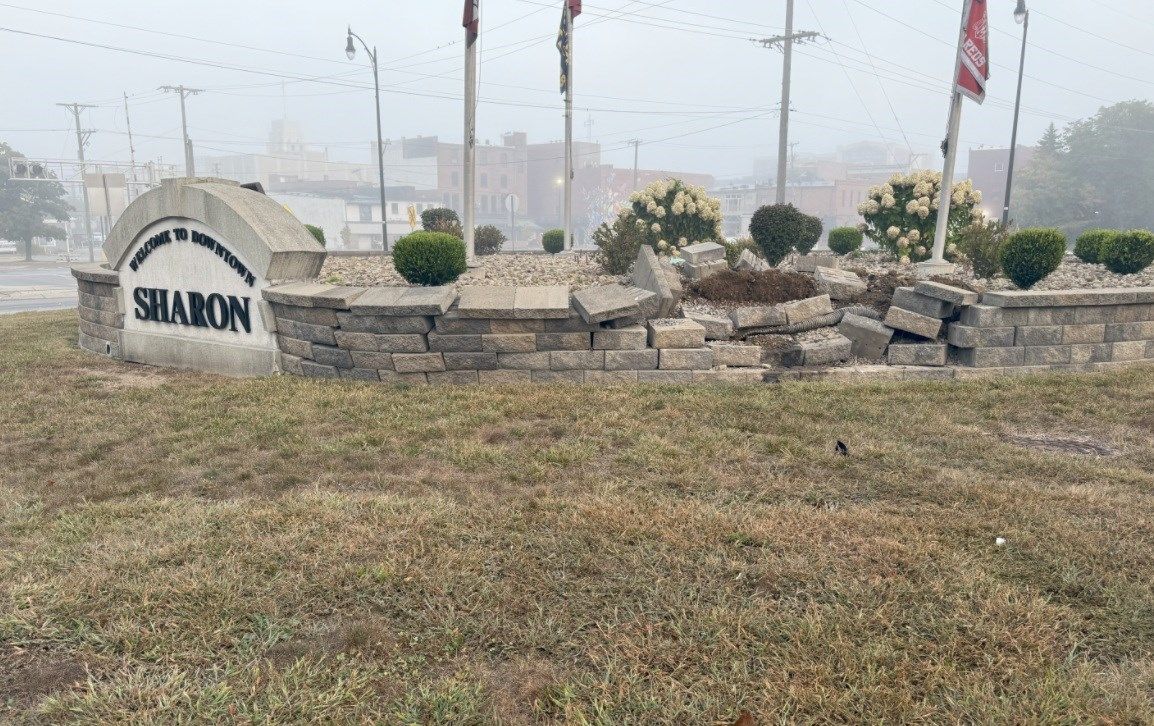 Police chase ends with crash into roundabout in Sharon