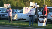 Demonstrators in Austintown protest government shutdown, Congressman Rulli