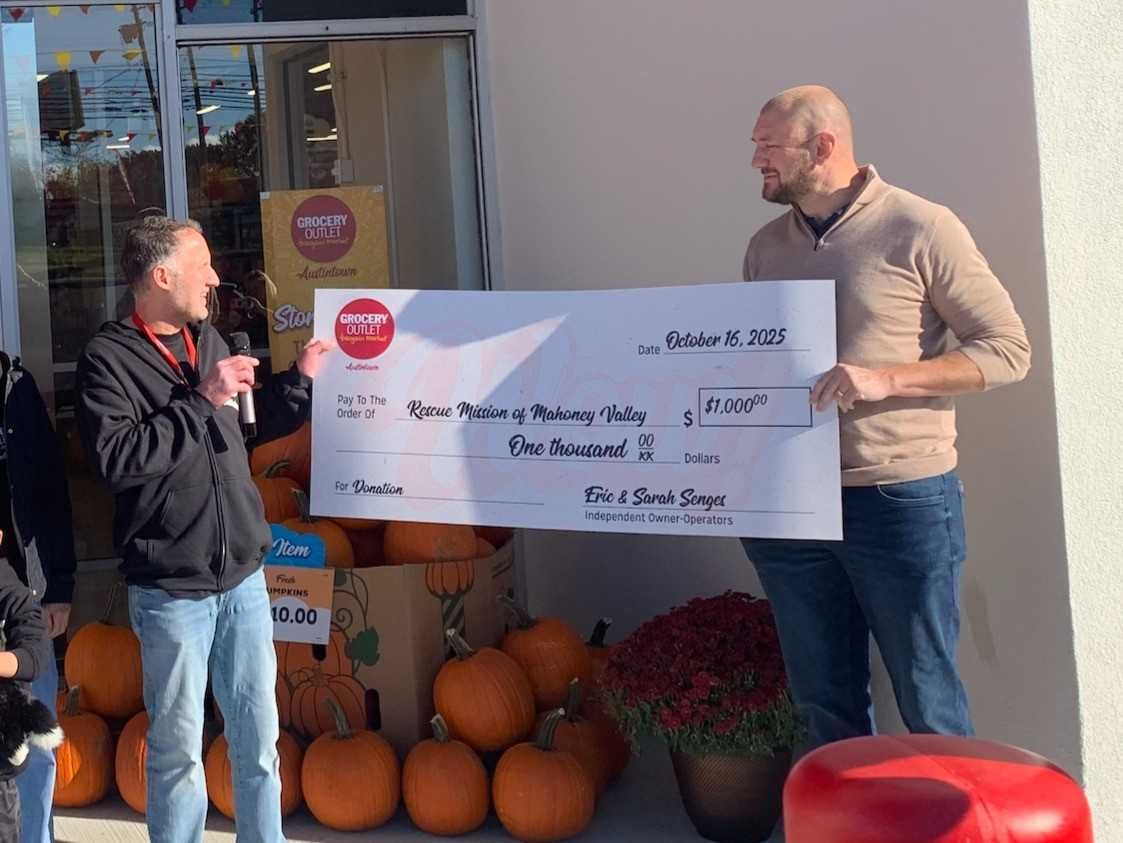 Grocery Outlet donates $1,000 to Rescue Mission of the Mahoning Valley