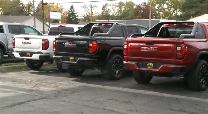 New Sims Truck Center opens in Warren