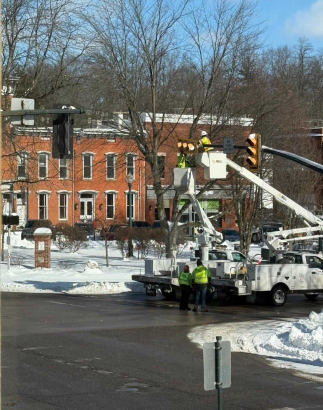 Super load transporting 'critical' rocket materials travels through Lisbon