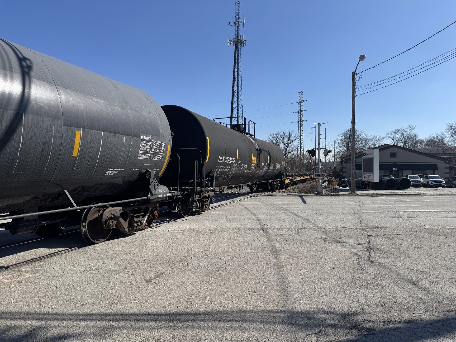 Engine issues stop train at Struthers railroad, road clear