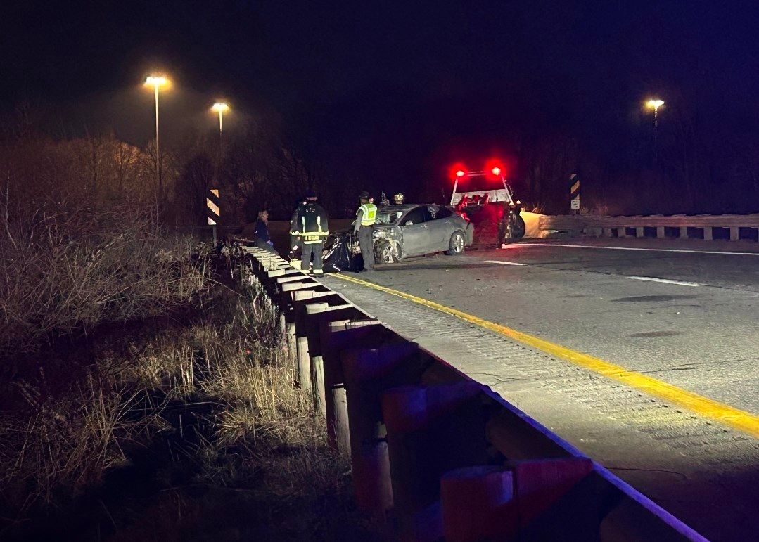 Austintown rollover crash briefly shuts down stretch of I-680