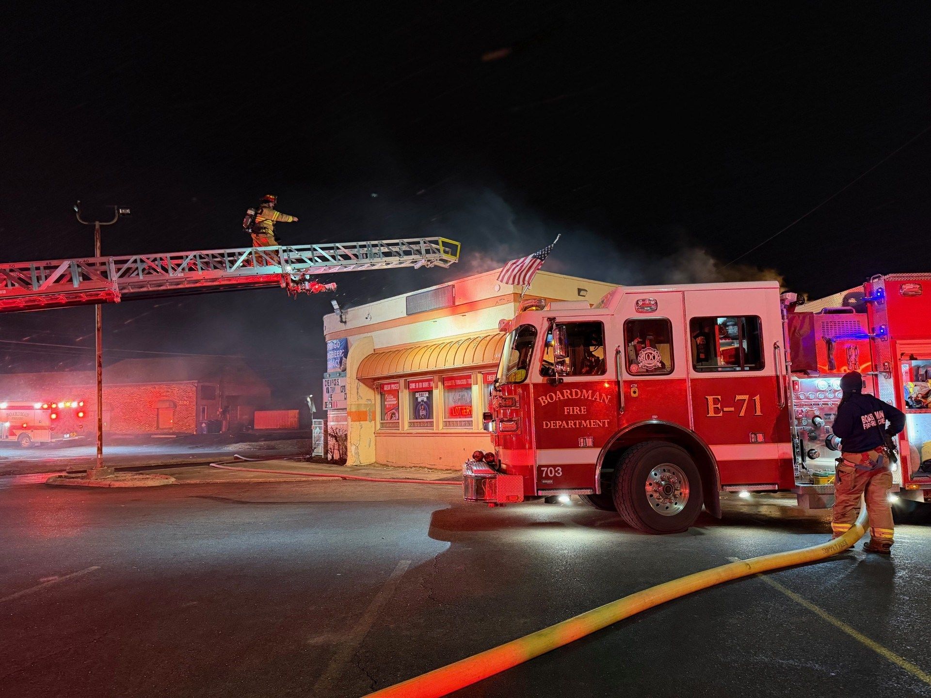 Crews battle fire at Boardman convenience store
