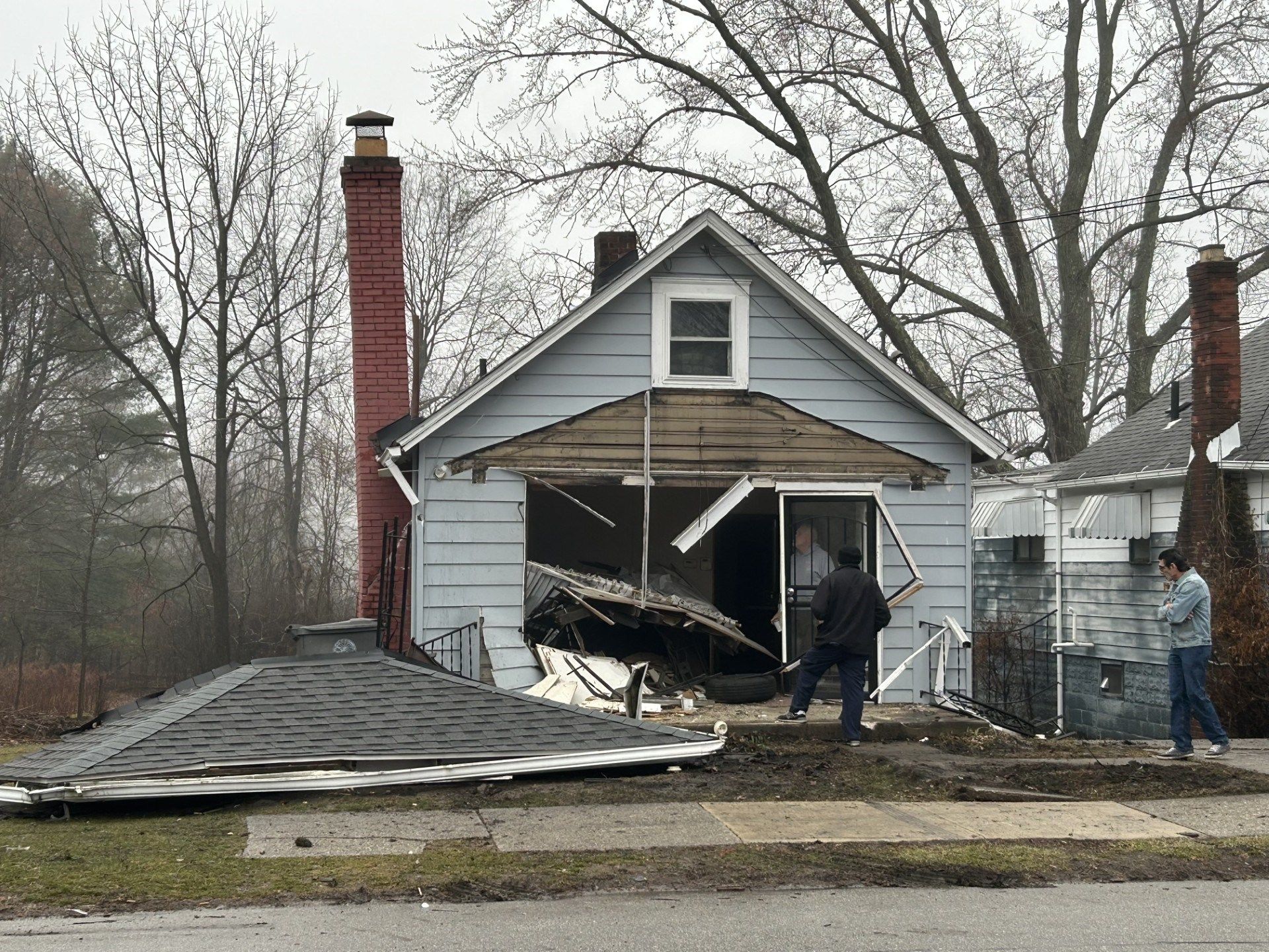 No injuries after car crashes into house in Youngstown