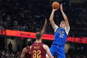 Mavericks bounce back with 130-120 victory over Cavaliers after being routed Friday night